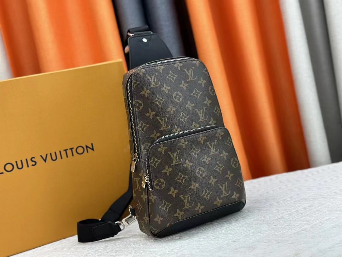 Louis Vuitton Louis Vuitton Avenue Slingbag Monogram Brown 31Cm M45897