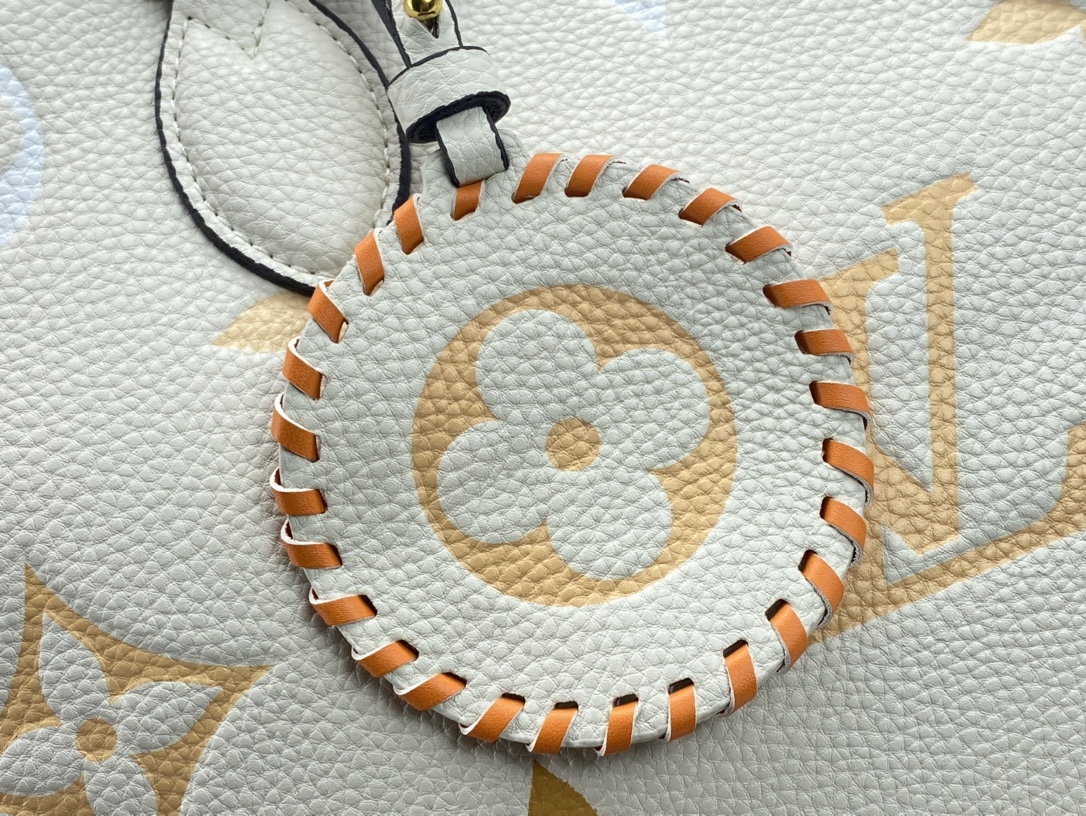 Louis Vuitton On The Go Mm Monogram Empreinte Leather White 34Cm M45717