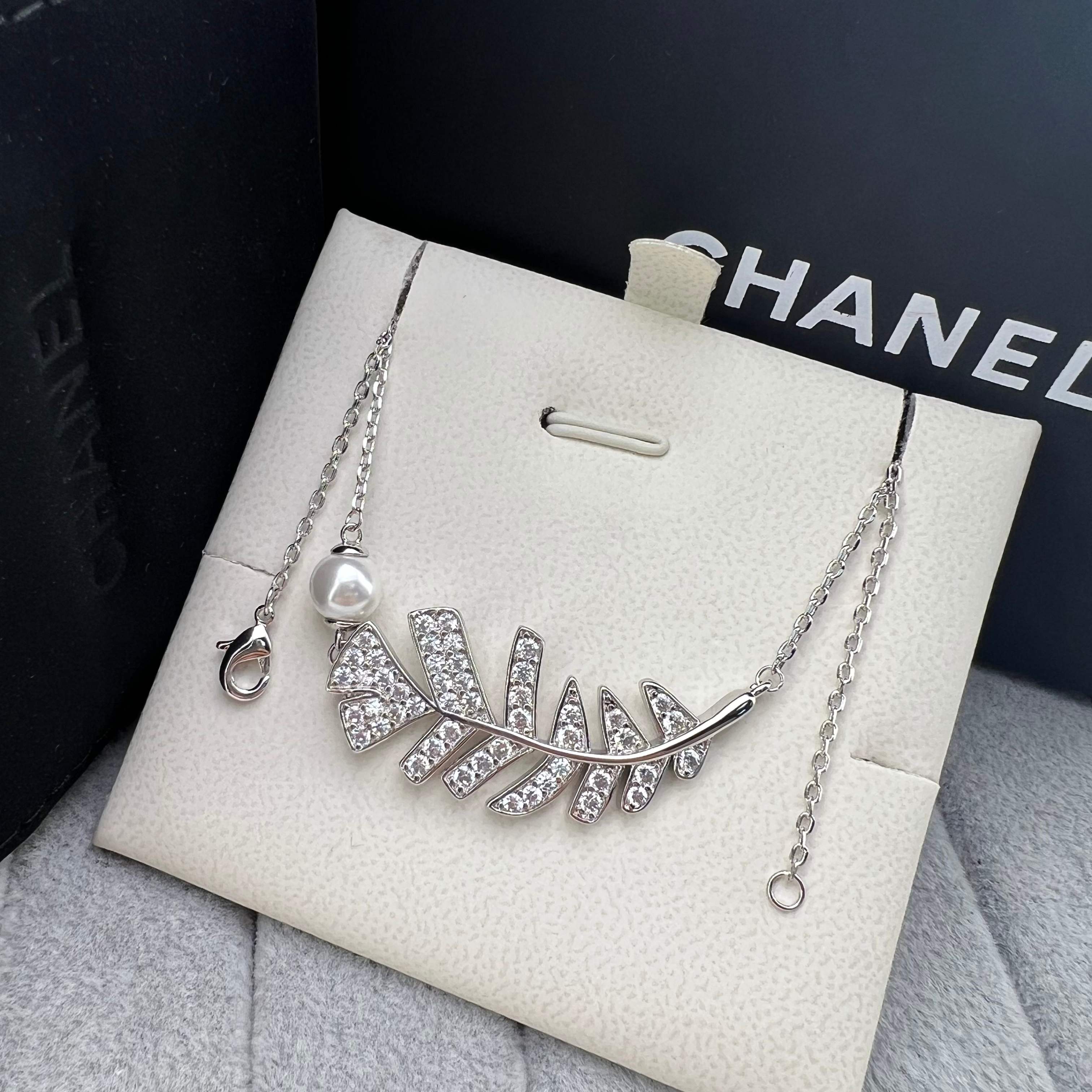 Pearl Feather Necklace