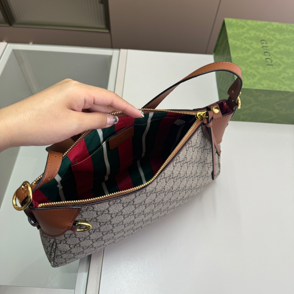 Gucci Gg Emblem Small Shoulder Bag Beige And Dark Brown 30Cm 815218 Faeaa 9762