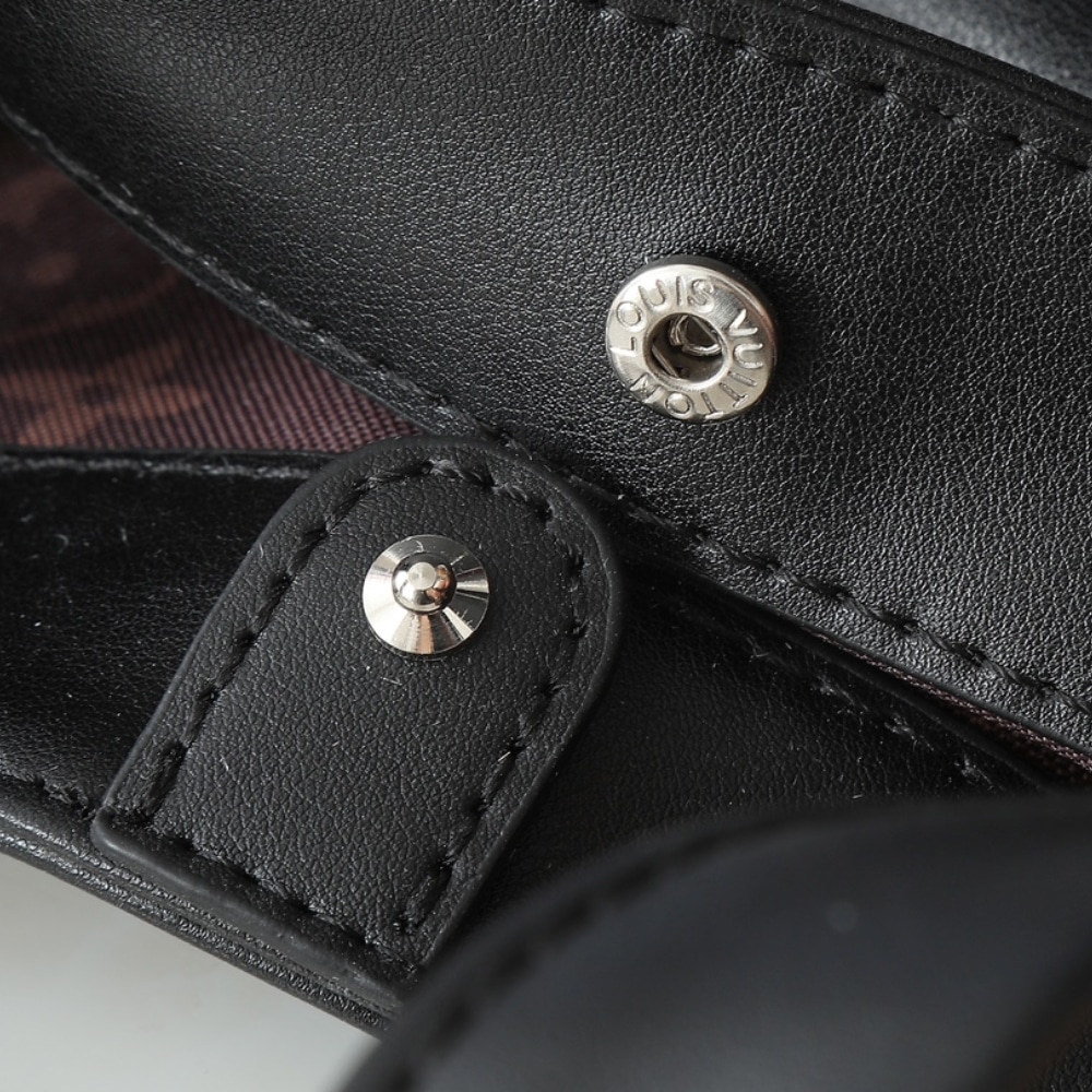 Louis Vuitton Atlantis MM Black 17Cm