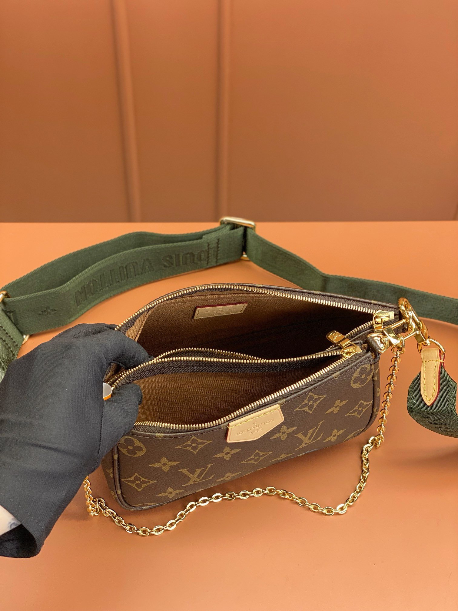 Louis Vuitton Multi Pochette Accessoires Khaki 24Cm M44813