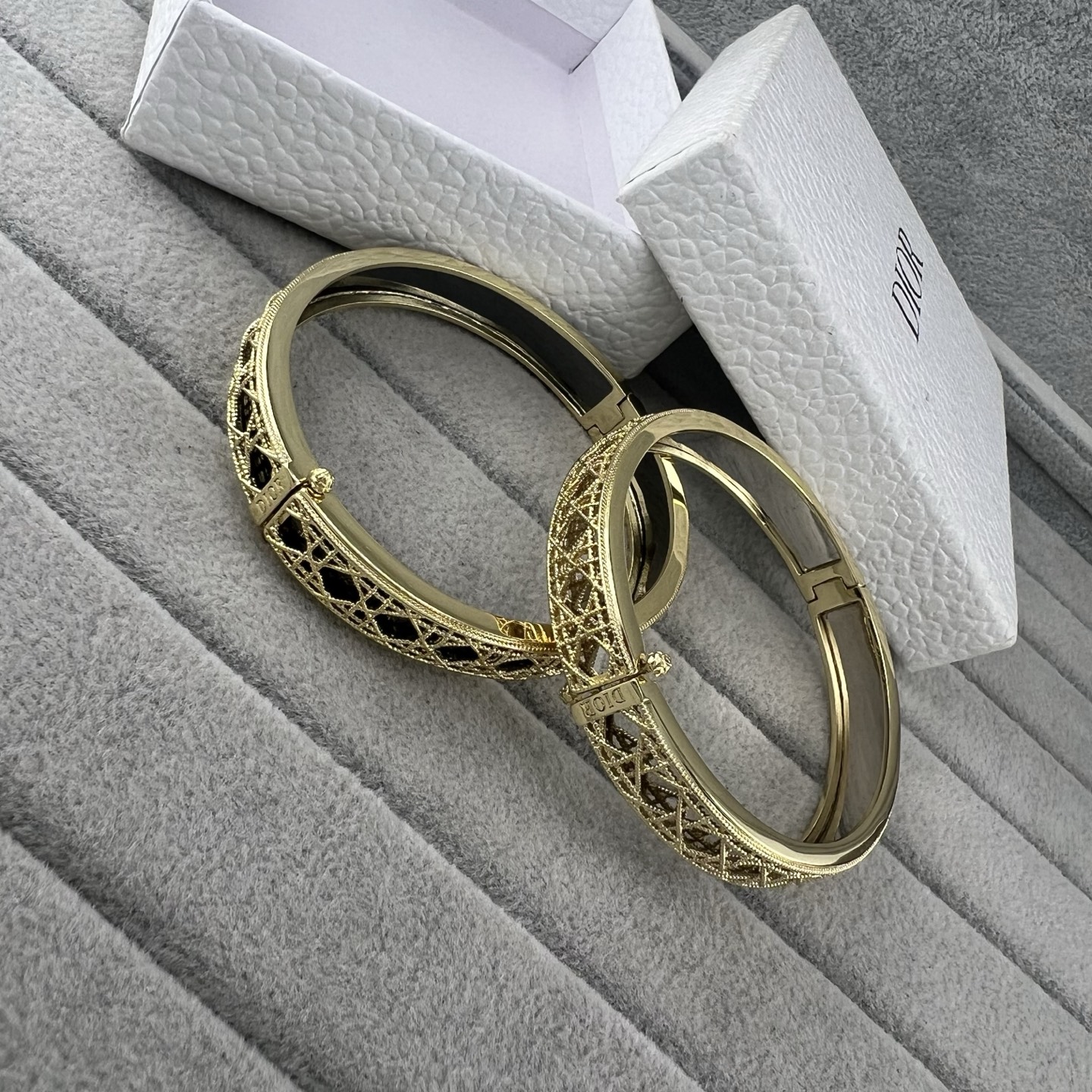 Polished Gold Diamond-Pattern Bracelet