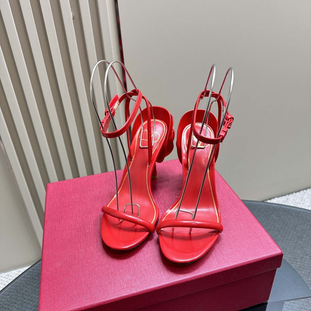 Valentino Garavani Archive Roserouche Leather High Heel In Red