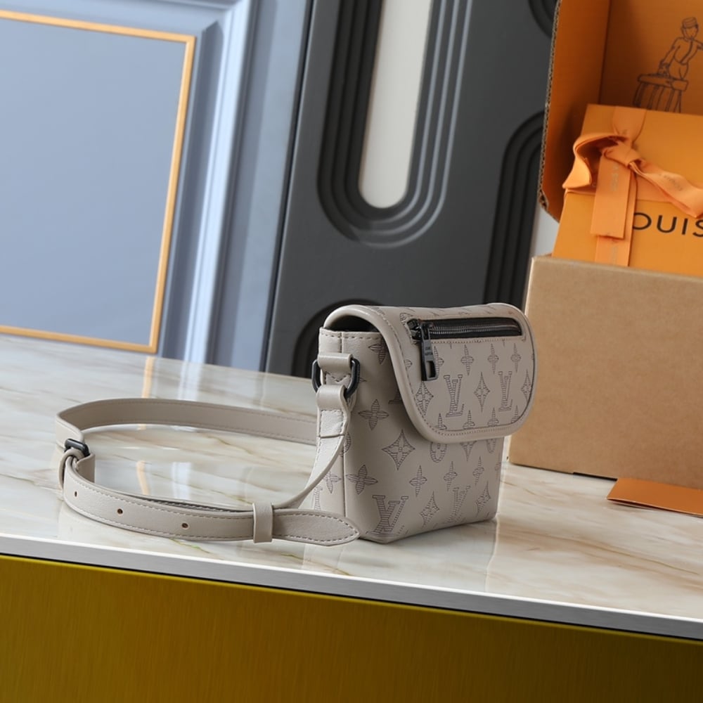 Louis Vuitton Pulse Wearable Wallet Sand 22cm M14794