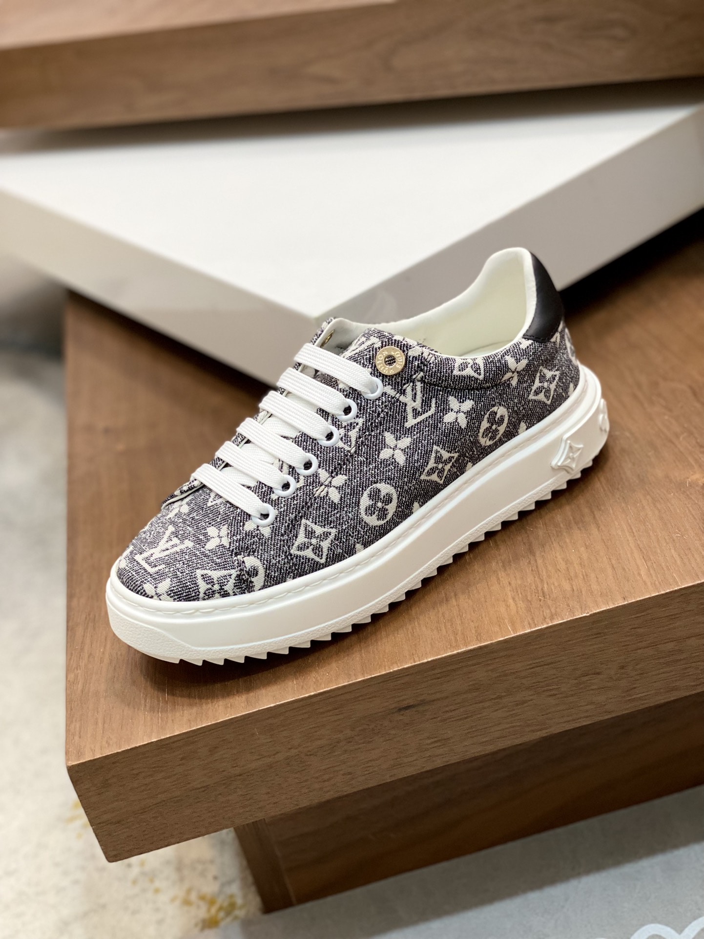 Louis Vuitton Time Out Sneaker 1Aaw2S