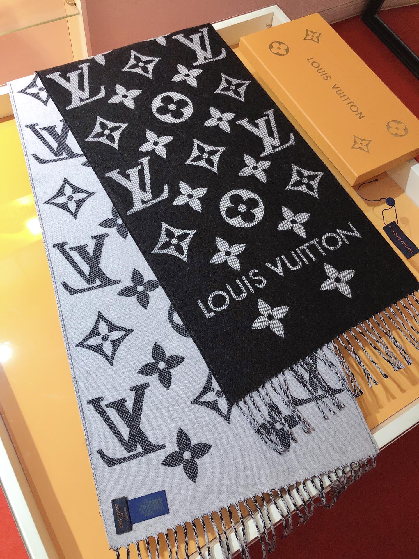 Louis Vuitton Lv Monogram Essential Scarf Encre Black M77853