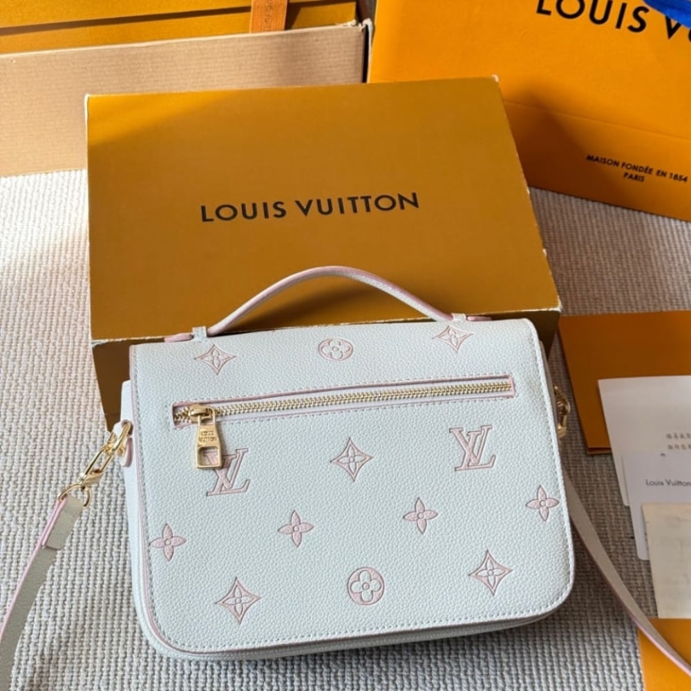 Louis Vuitton Pochette Métis Eden 25Cm M14977