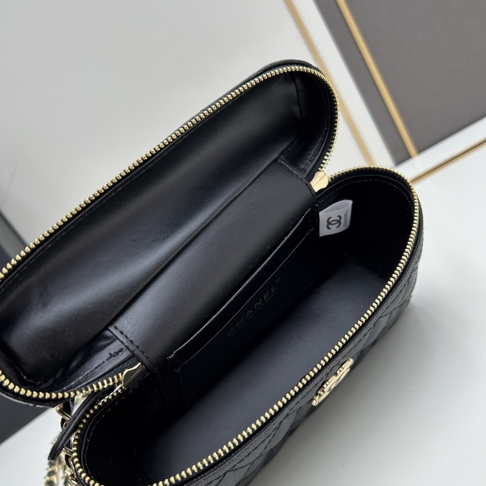 Chanel 25C Vanity With Chain Gold Hardware Black 19Cm