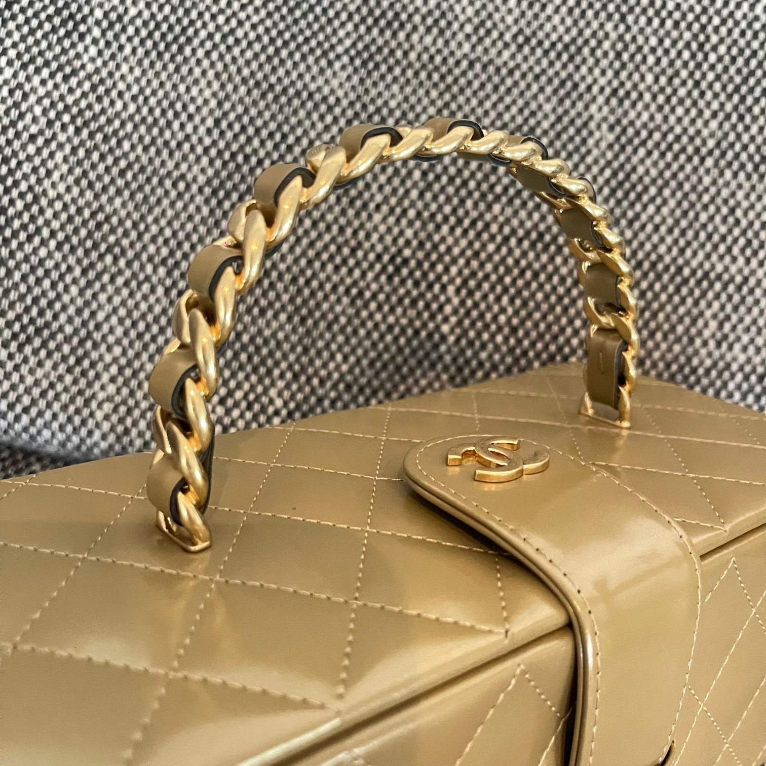 25C Long Quilted Patent Leather Vanity Case in Beige