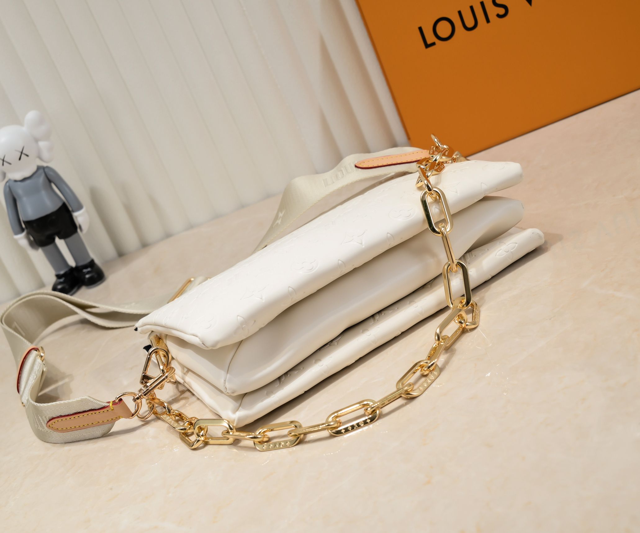 Louis Vuitton Coussin PM Monogram Empreinte Leather Craie 26cm/10.2in M23758