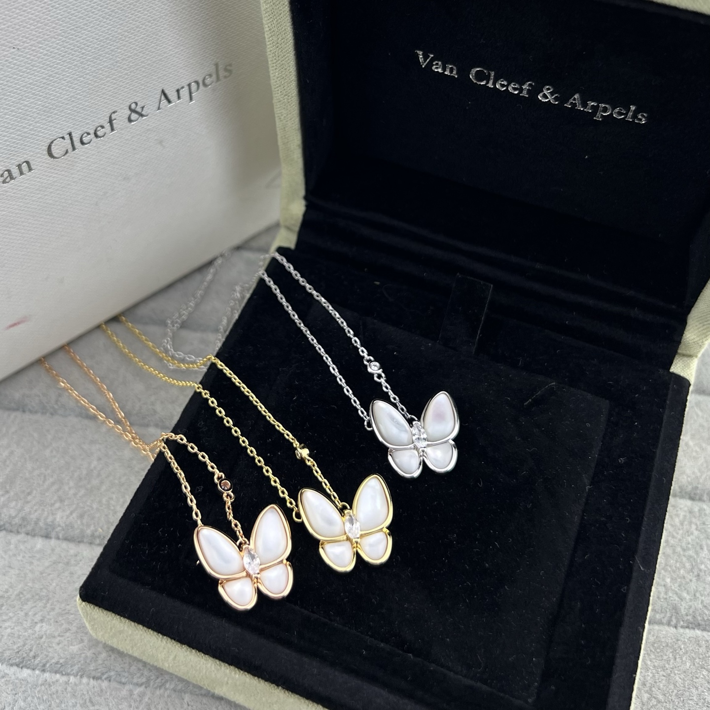 White mother-of-pearl solitaire butterfly necklace