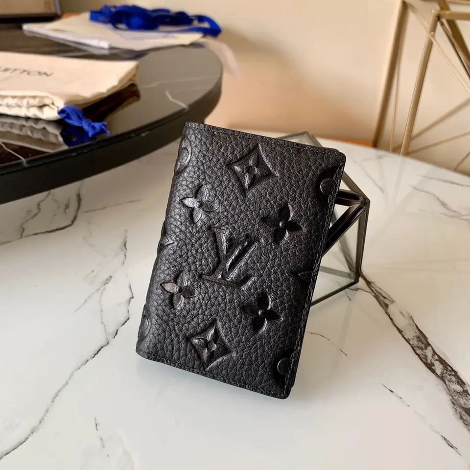 Louis Vuitton M69044 Pocket Wallet