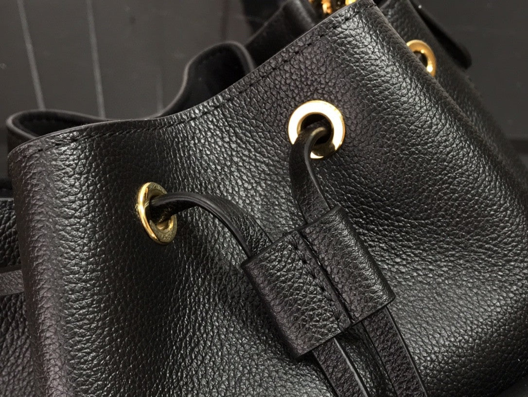 Louis Vuitton Lockme Bucket 23Cm Black