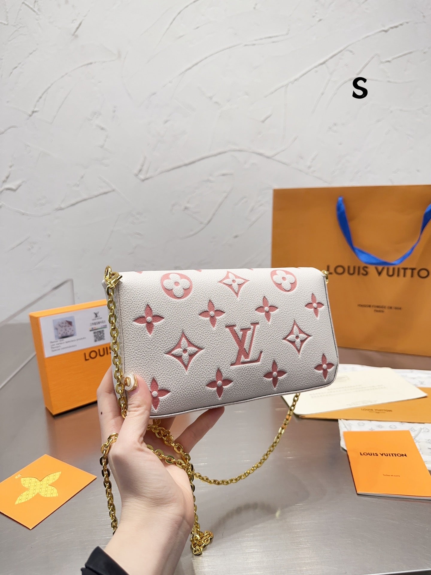 Louis Vuitton Felicie Pochette White And Pink 21Cm M82047