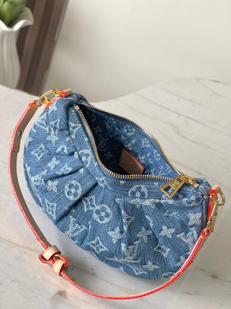 Louis Vuitton Pochette Valley Bag Denim Blue 21cm M13571