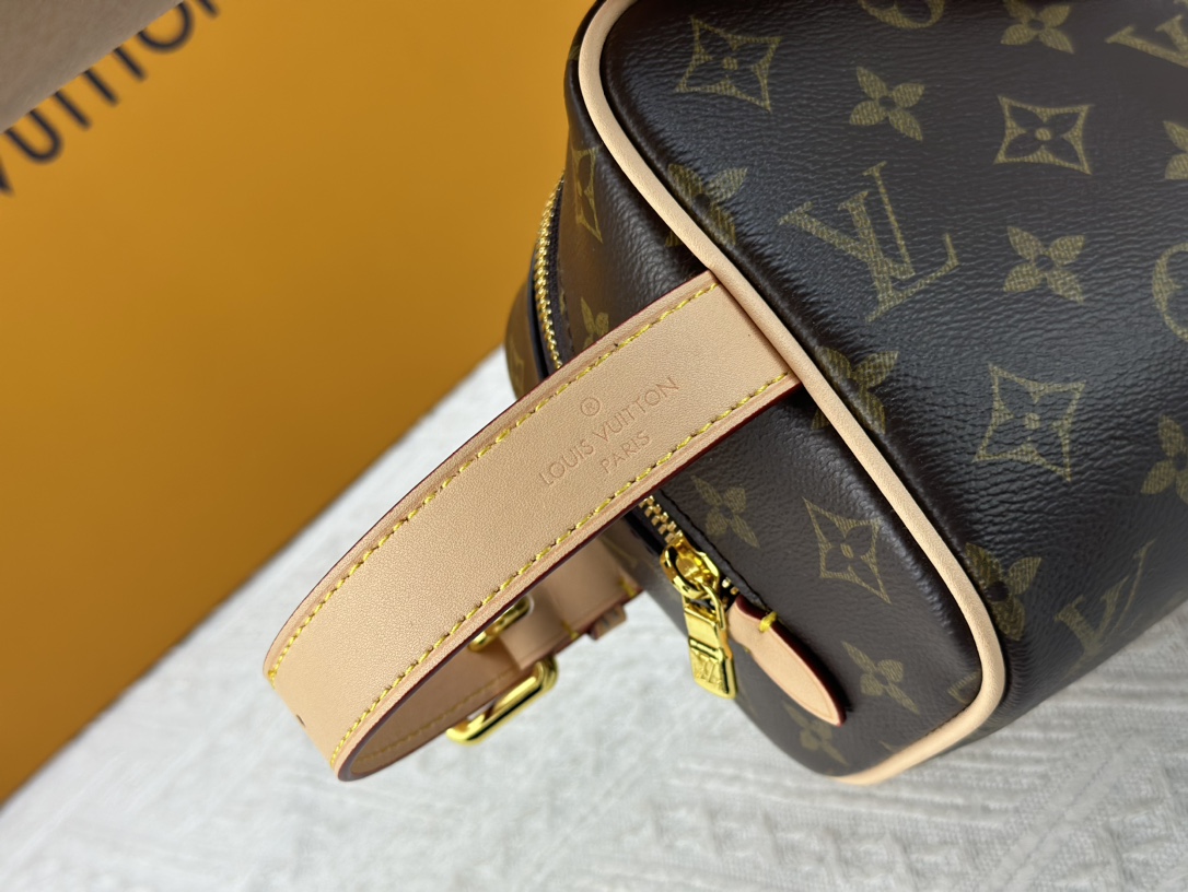 Louis Vuitton Trousse Toilette Locker Dopp Kit 23Cm M83112