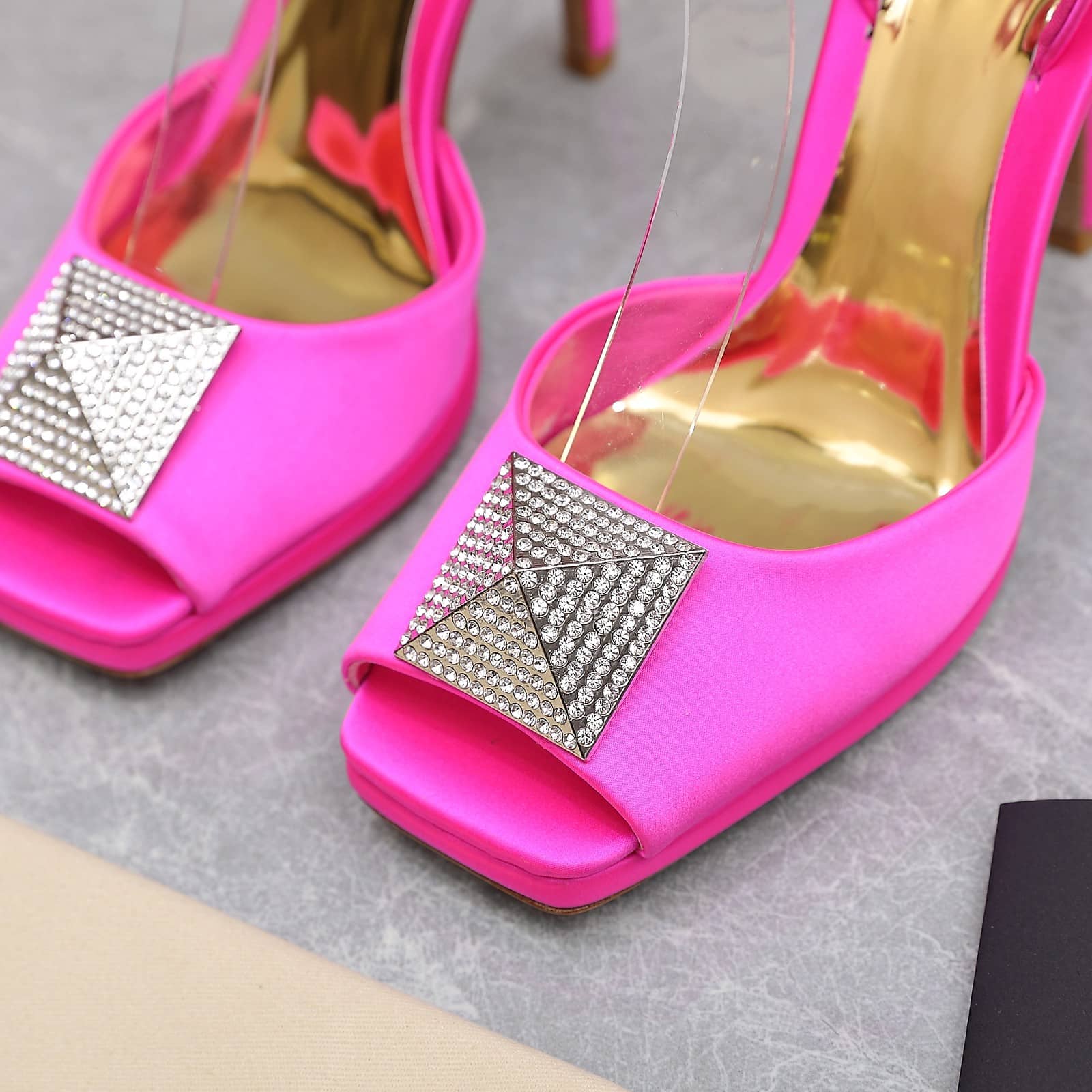 Valentino Garavani Roman Stud Block Pump Pink