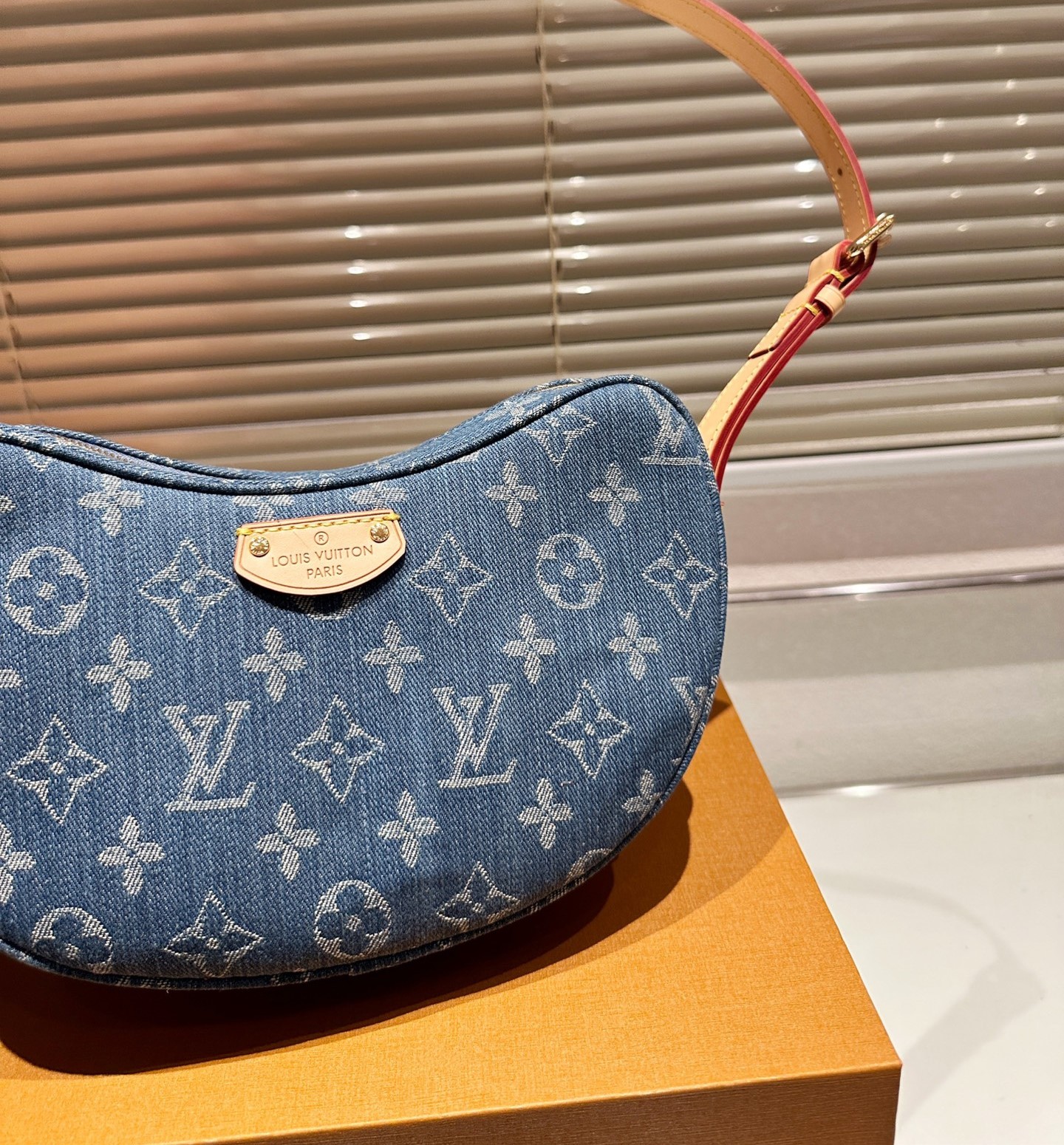 Louis Vuitton Croissant Mm Monogram Denim 25Cm M46856