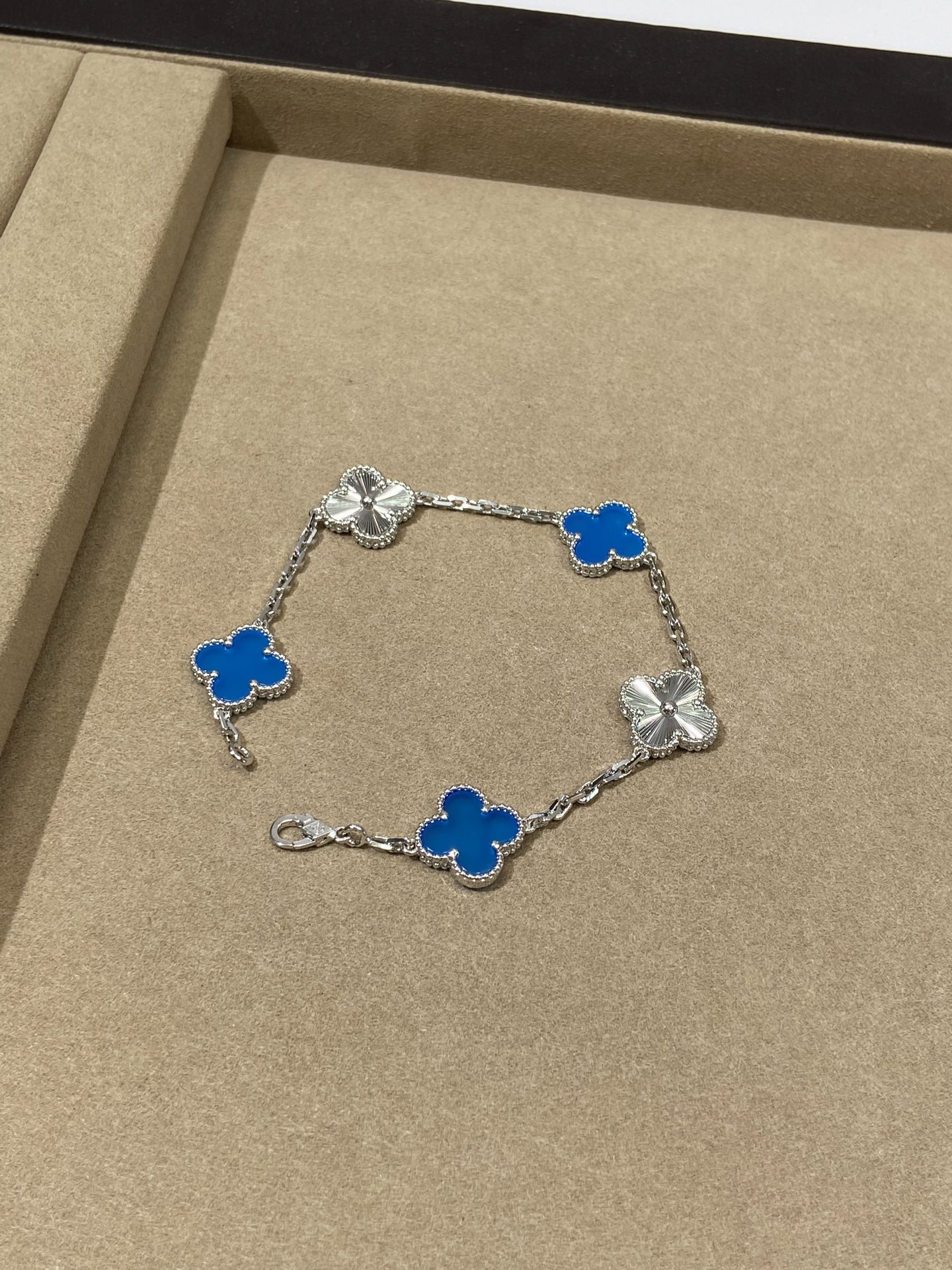 Van Cleef & Arpels alhambra 5 motifs bracelet