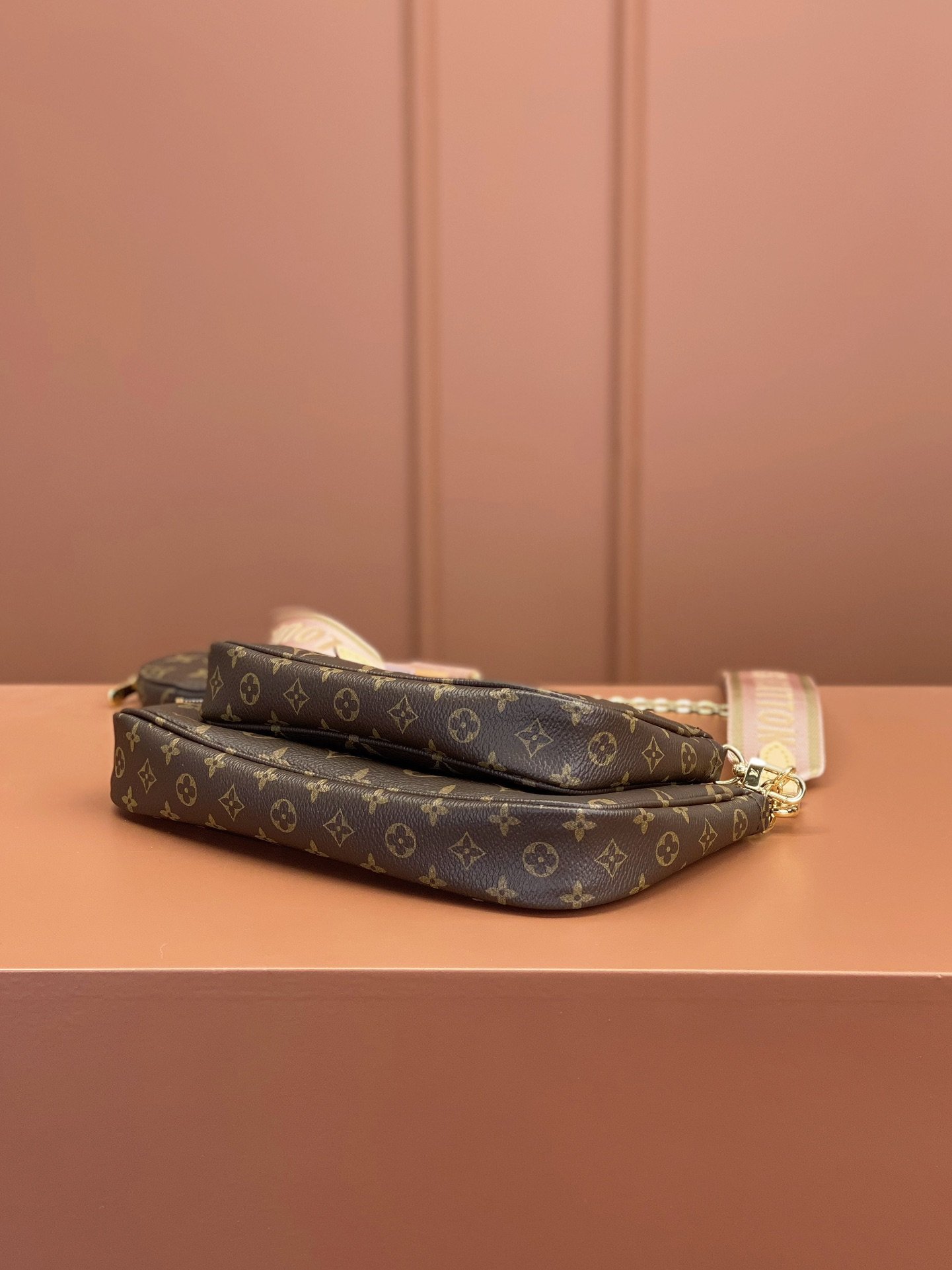 Louis Vuitton Multi Pochette Accessoires Pink 24Cm M44840