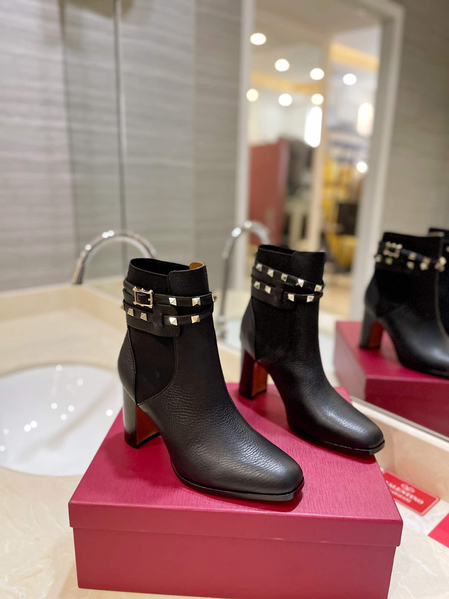 Valentino Garavani Rockstud Grainy Calfskin Ankle Boot Black 3W2S0P62Vce 0No