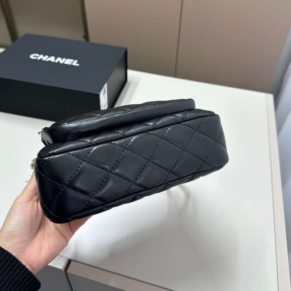 Chanel Shoulder Crossbody Bag With Chain Black 20cm