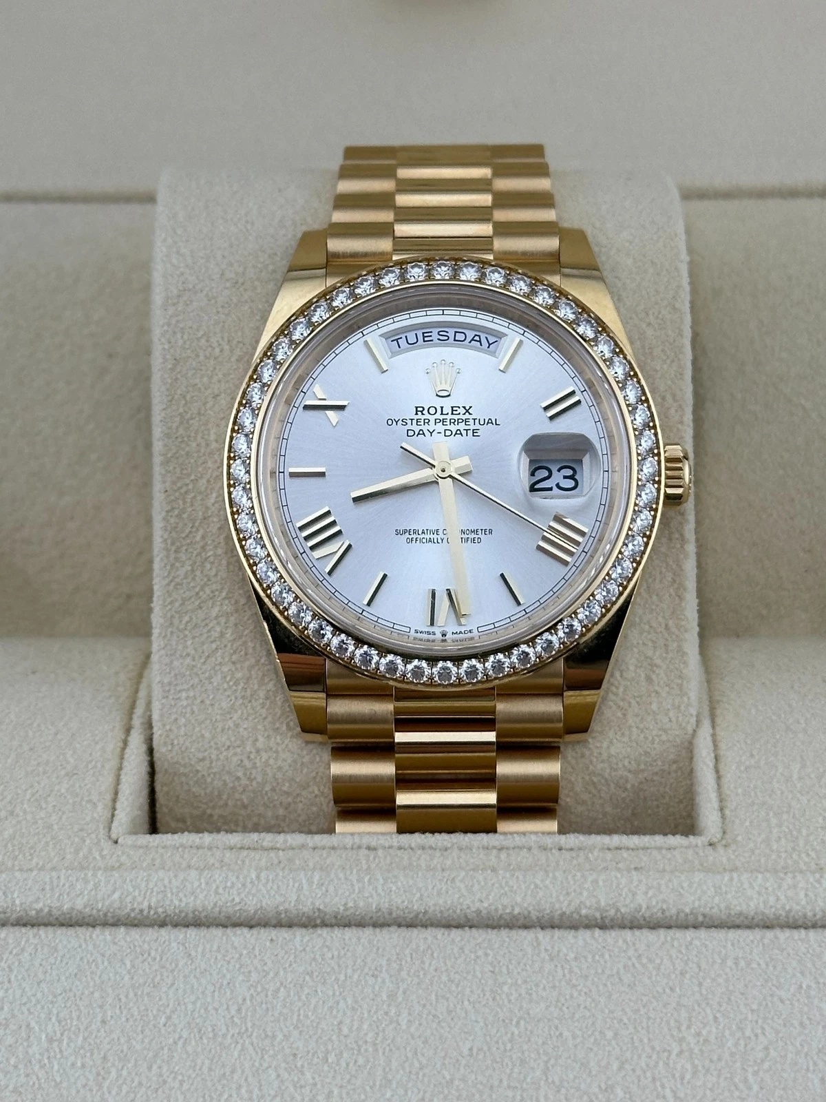 【Super Clone】RLX Day-Date 40mm Silver Roman Dial and Diamond Bezel Yellow Gold President Bracelet 228348RBR-0007