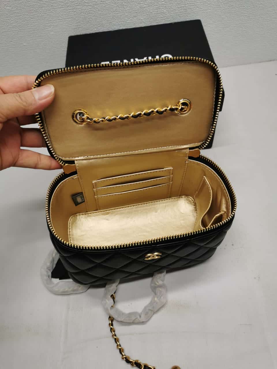 Chanel Pearl Crush Vanity Case With Chain In Black 17Cm