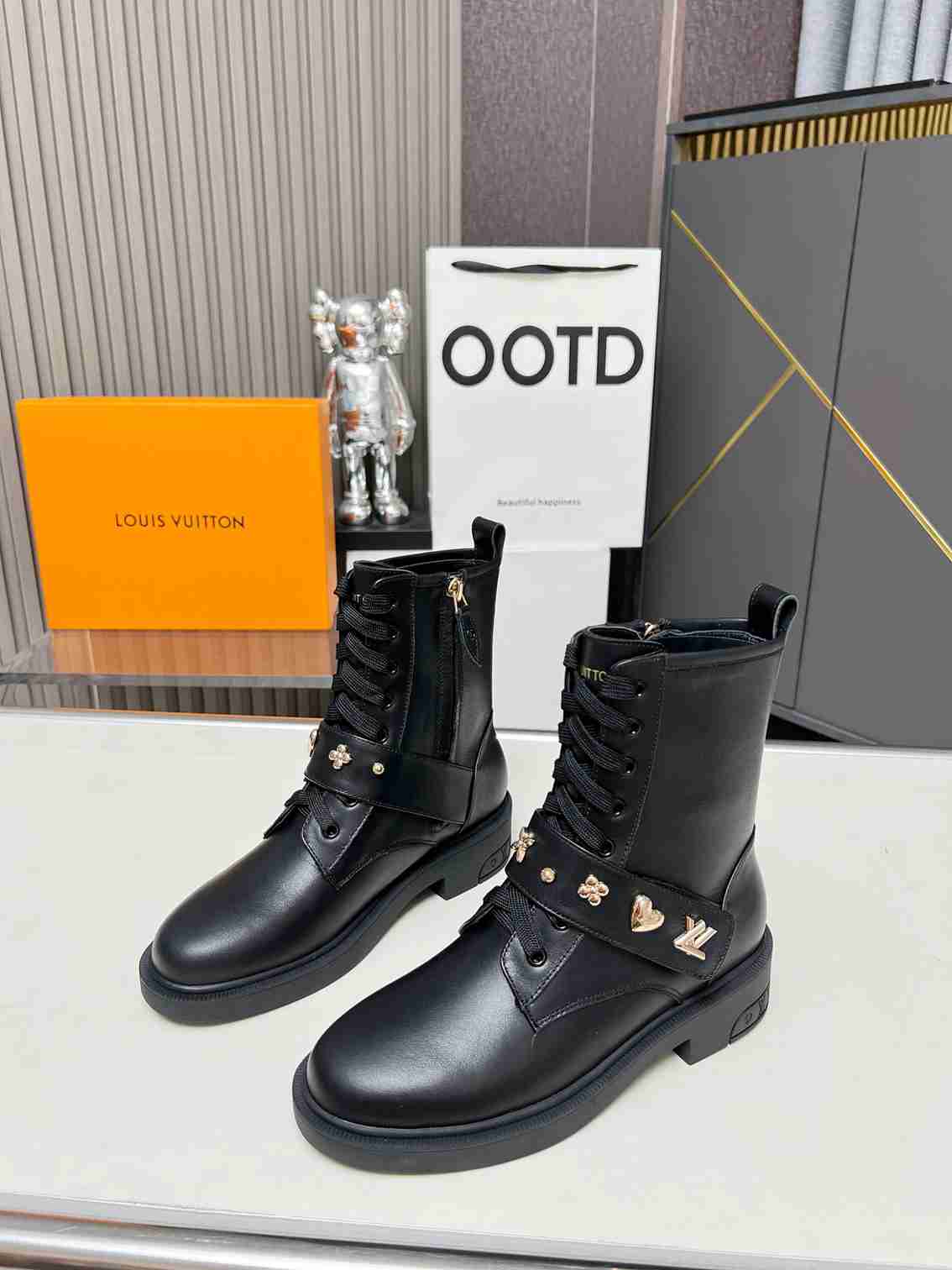 Louis Vuitton Citizen Boots Black 1Adazr