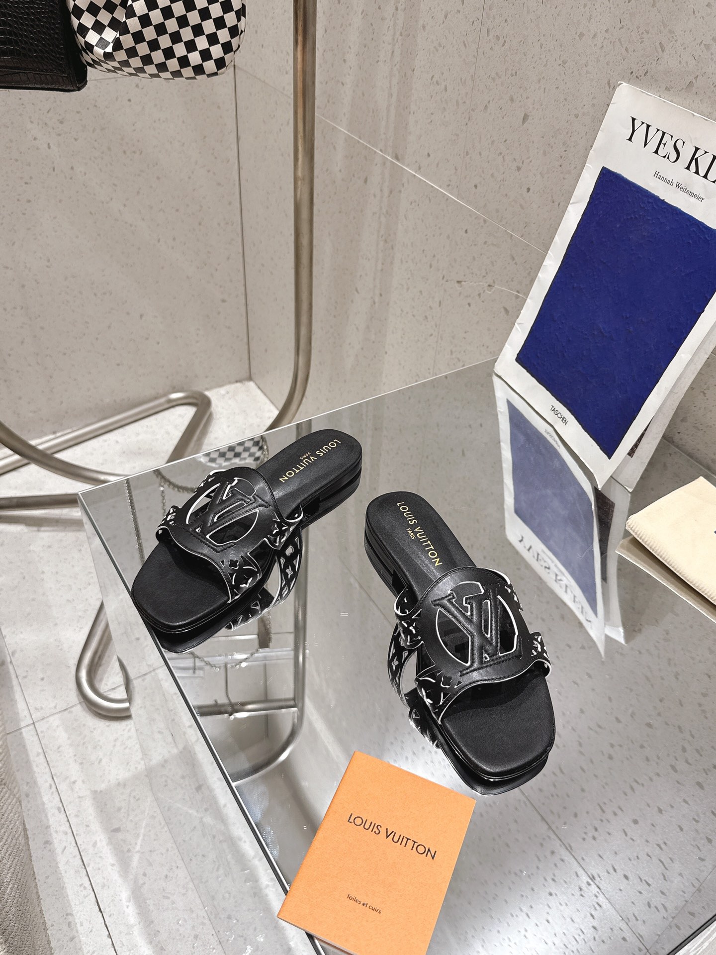 Louis Vuitton LV Isola Flat Mule Black 1AGYOE