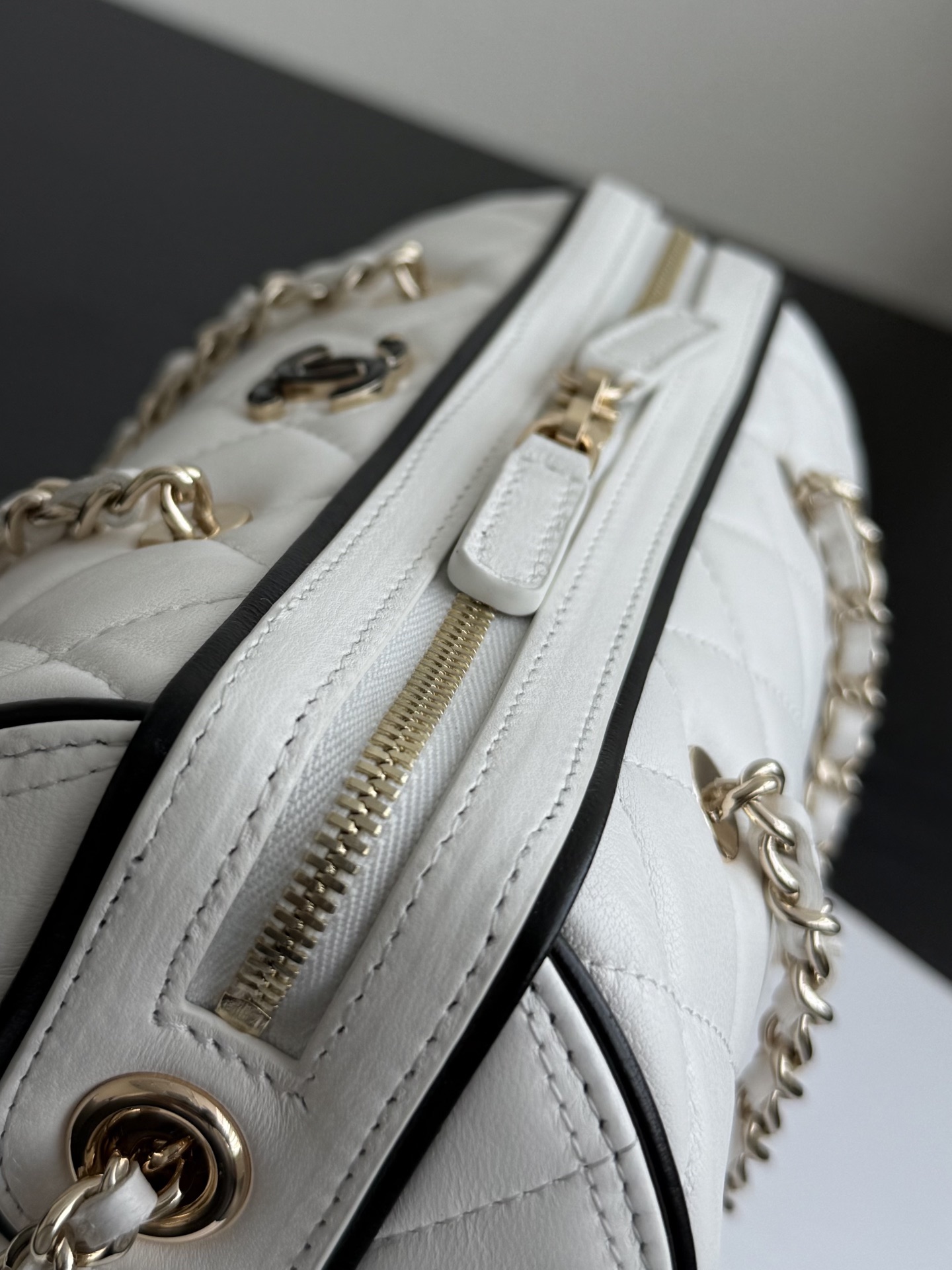 Chanel Spring Summer 2025 Pre-collection Clutch With Chain Lambskin White 18.5cm/ 7.3inches