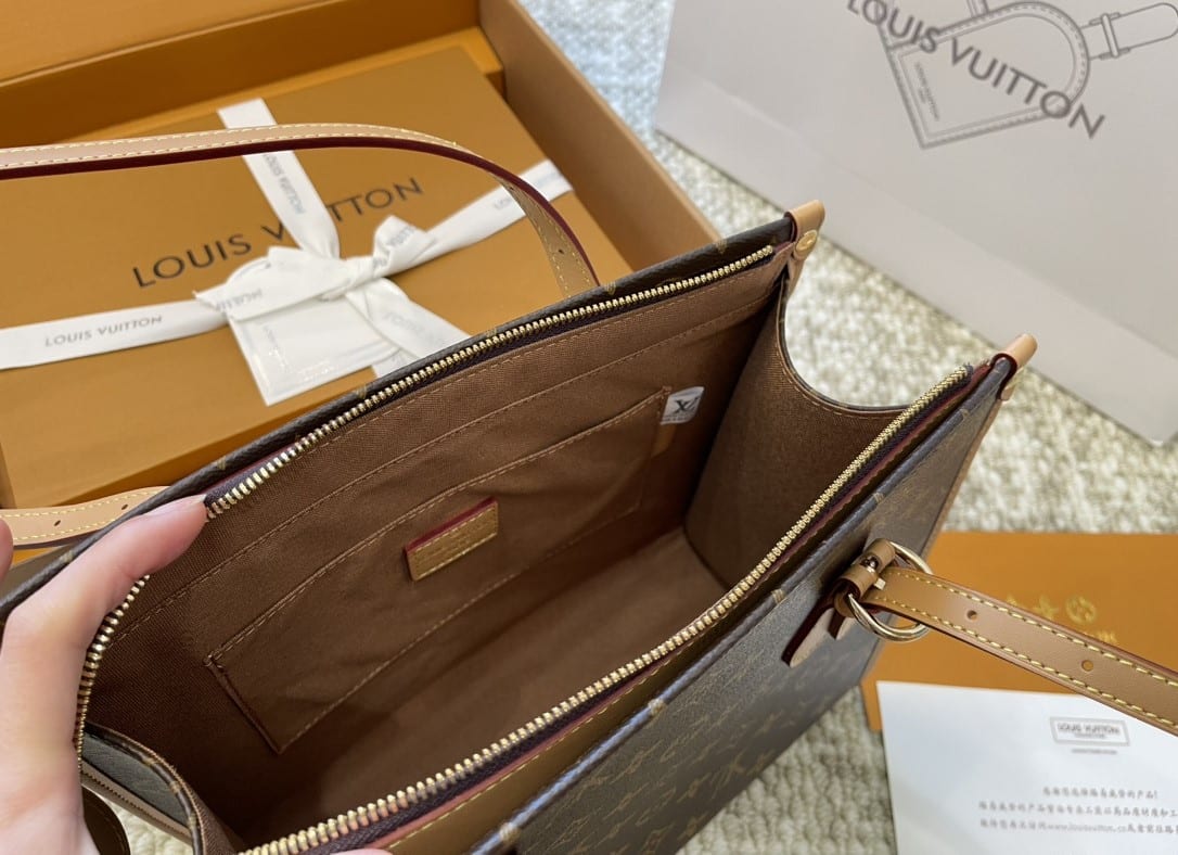 Louis Vuitton Popincourt Hart Tote Handbag Monogram Canvas 28Cm M40007