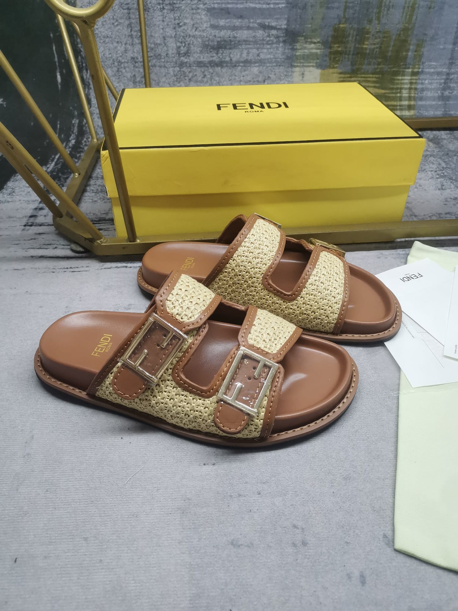 Fendi Feel Leather Sandals Brown 8X8326Ao0Df1Lr0
