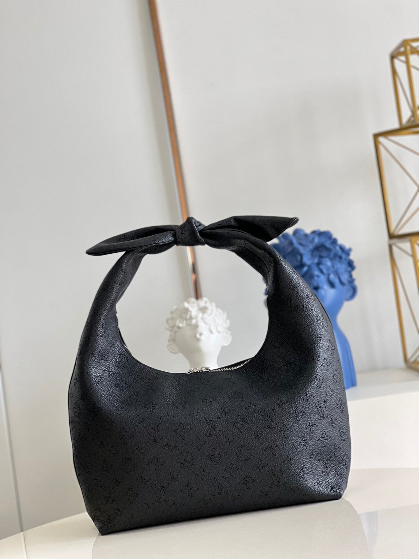 Louis Vuitton Why Knot Mm Black