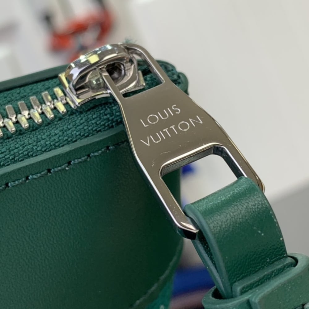 Louis Vuitton Pochette Voyage Souple Green 21Cm M12665
