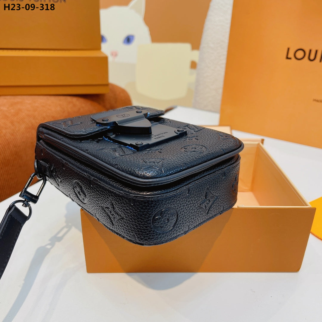 Louis Vuitton S Lock Vertical Wearable Wallet Black 19Cm M81524