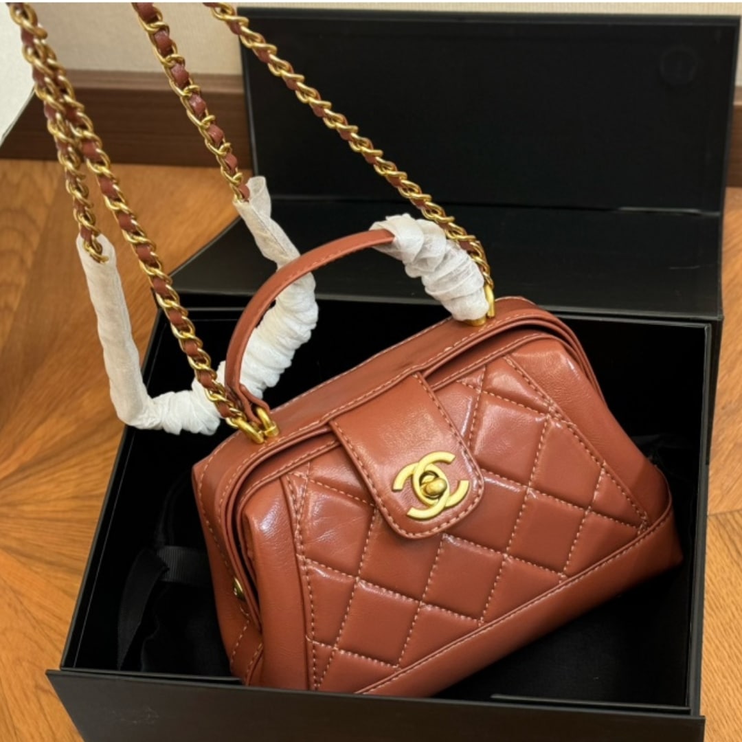 Chanel Mini Bag With Top Handle Shiny And Gold Tone Metal Brown 19Cm As4958 B16872 Ny562