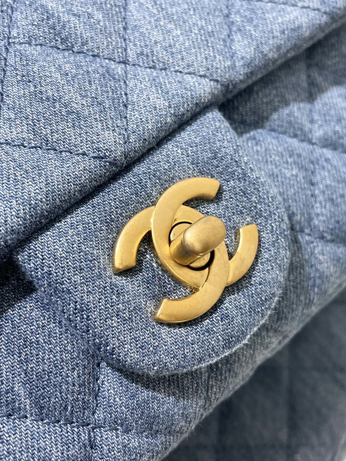 Chanel Denim Rectangular Crush Ghw 20Cm/7.9in