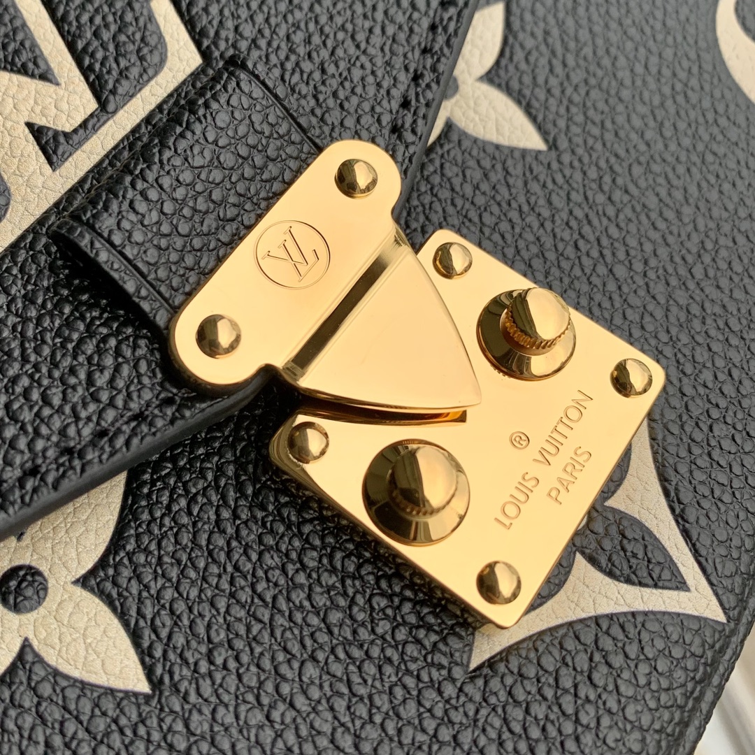 Louis Vuitton M46596 Pochette Métis East West