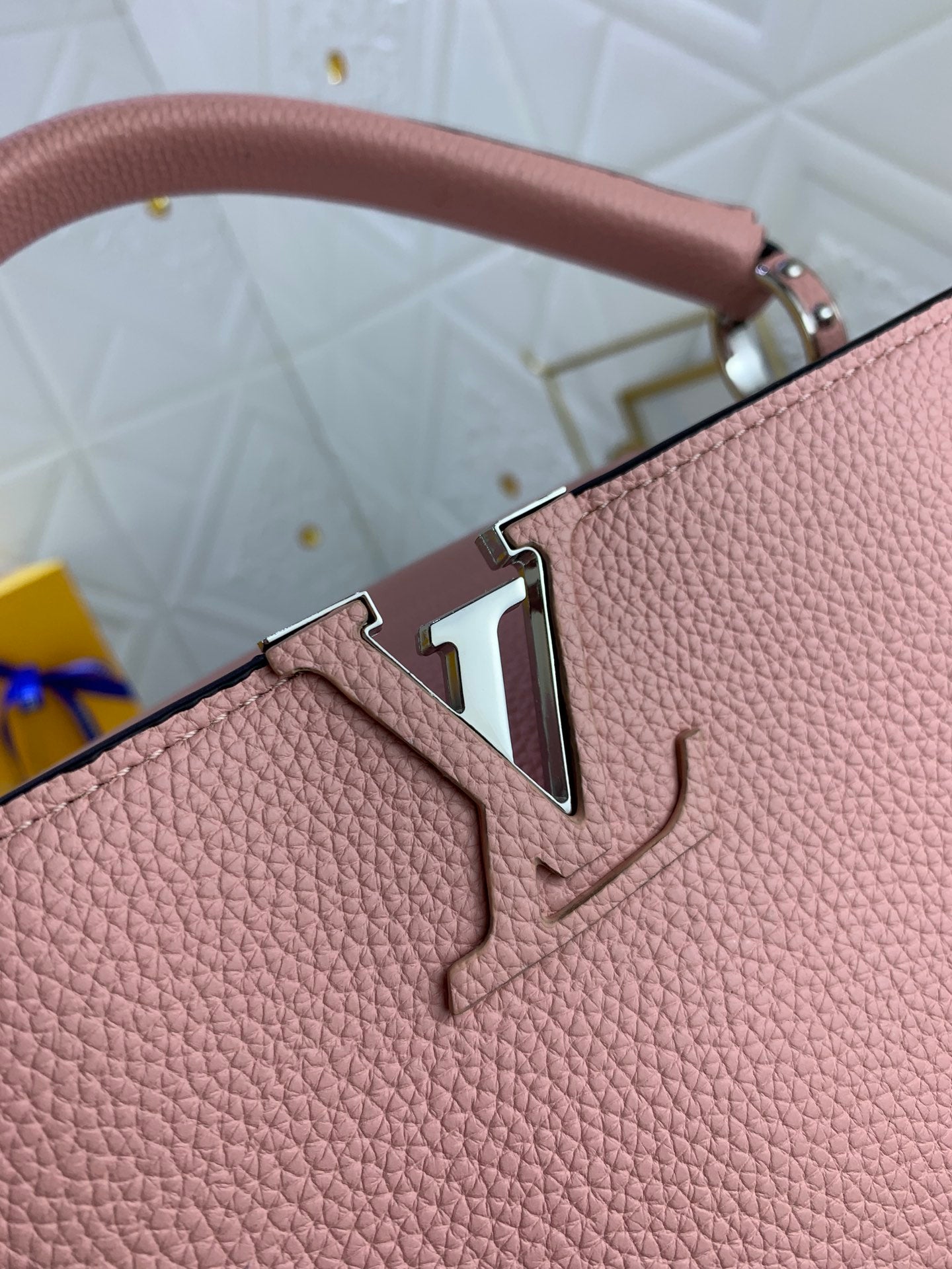 Louis Vuitton Capucines Mm Pink