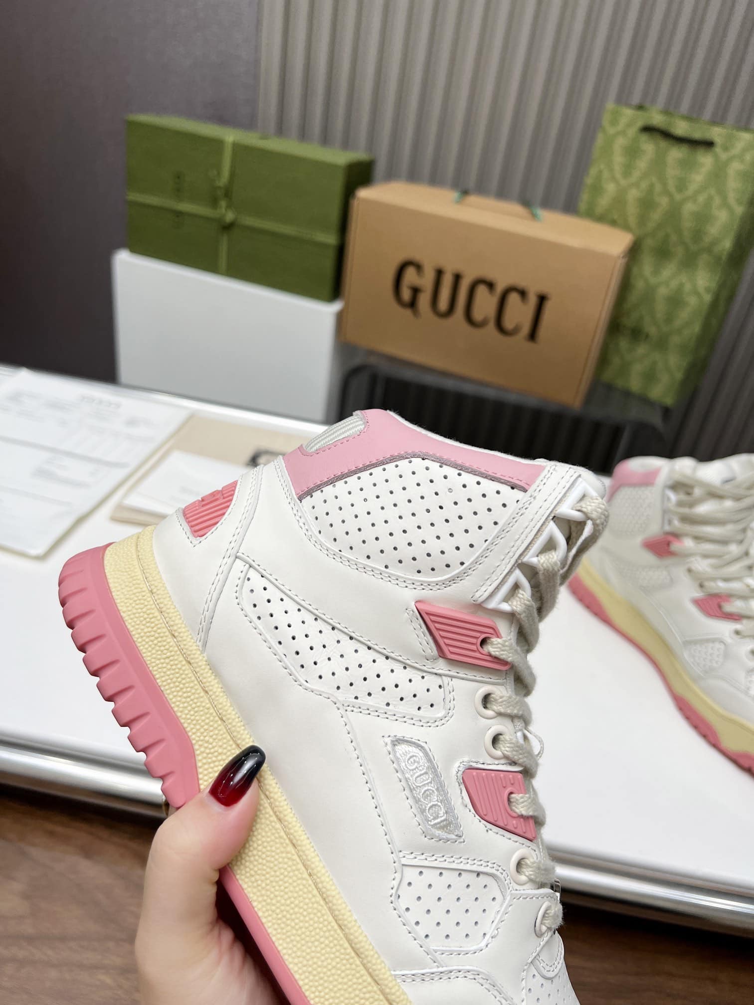 Gucci Women’S High Top Distressed Effect Sneaker Pink