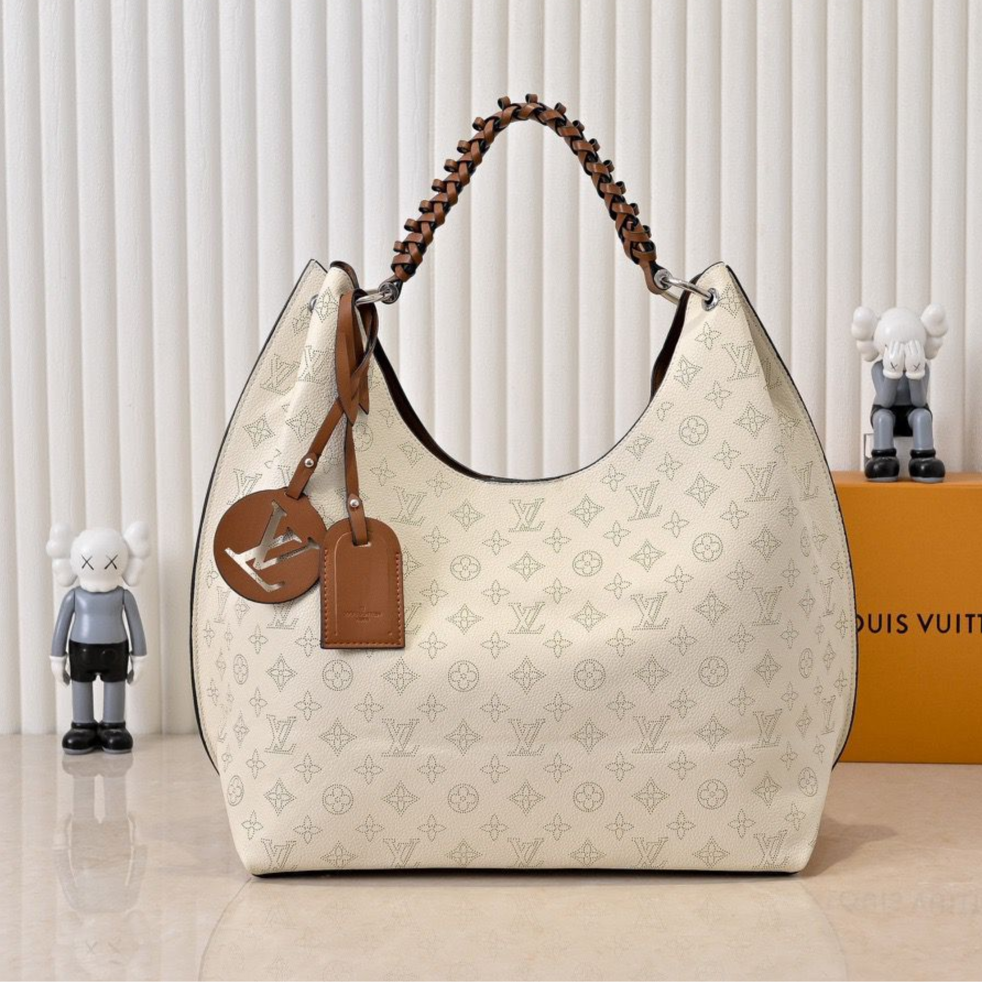 Louis Vuitton Carmel Hobo Bag 40cm/15.75in