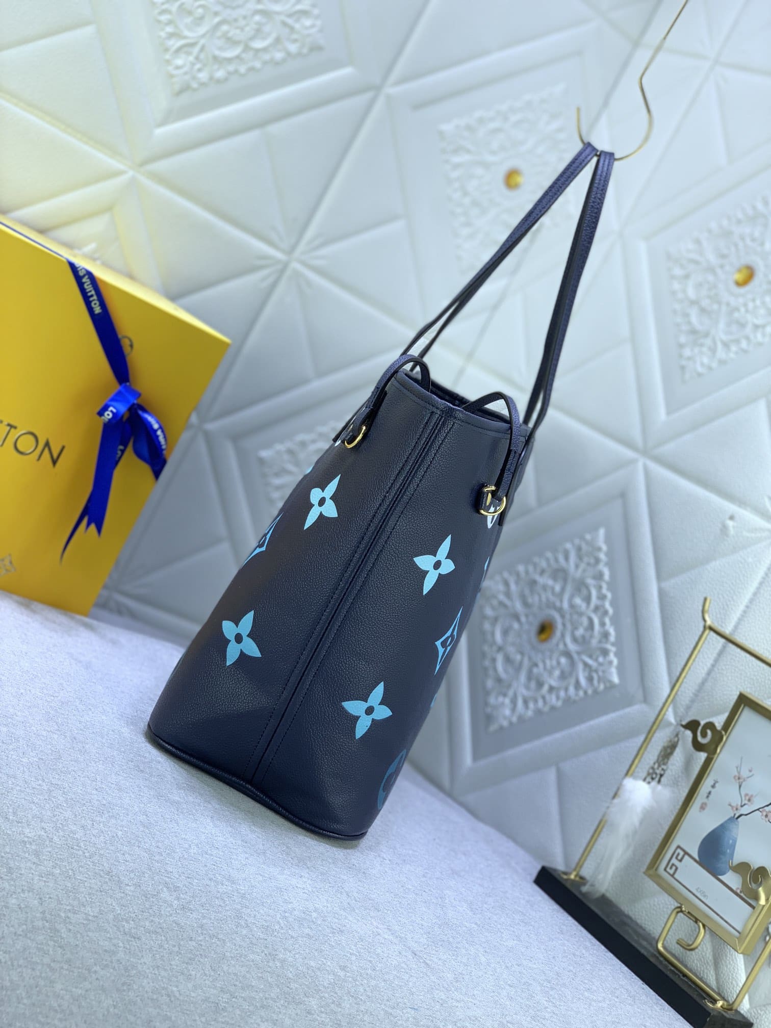 Louis Vuitton Neverfull MM Monogram Empreinte Blue 31Cm M46514