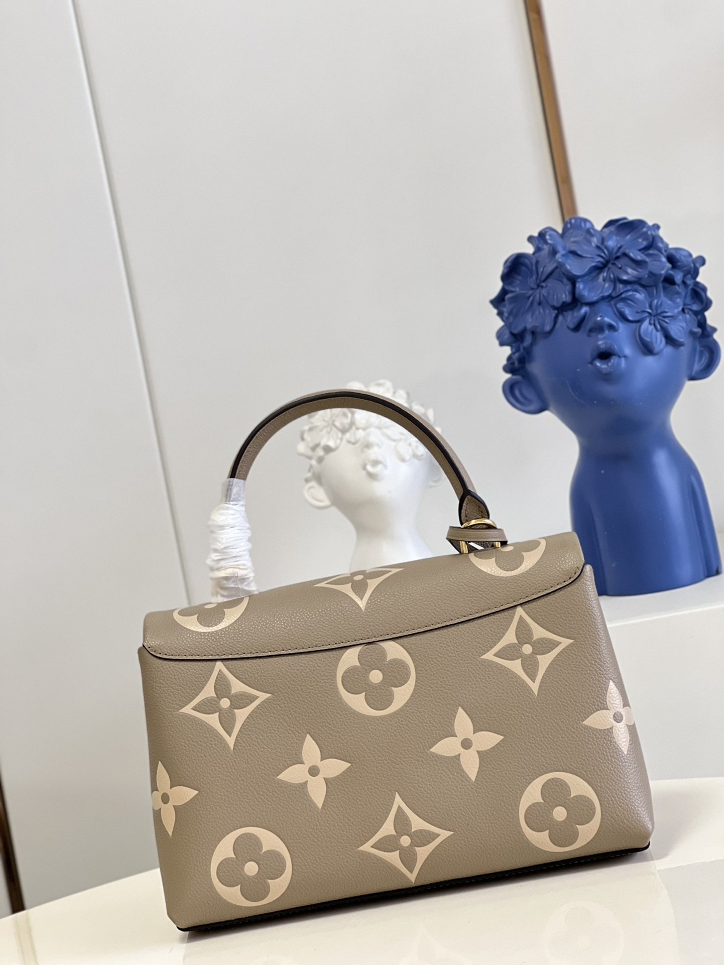 Louis Vuitton Madeleine MM 30Cm Beige M46041