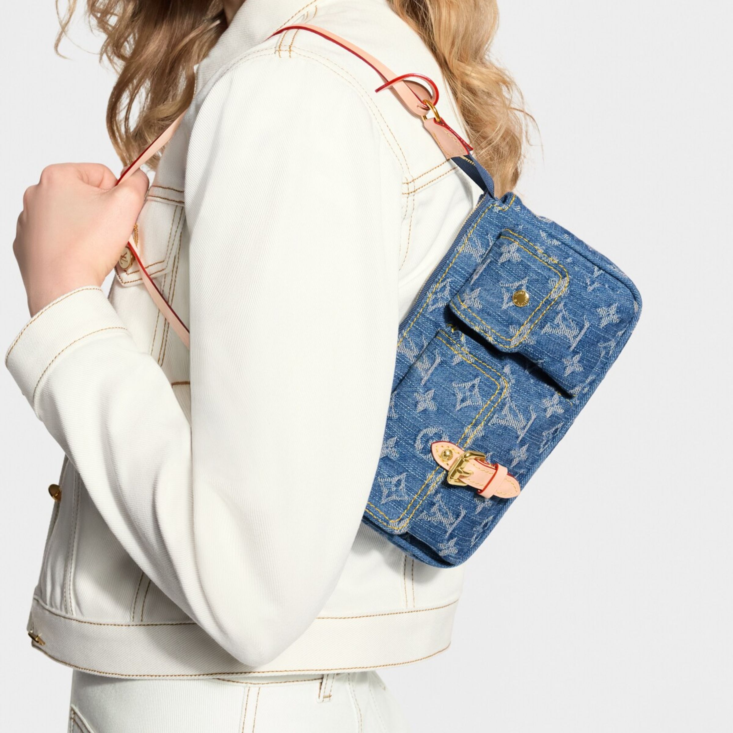 Louis Vuitton Accessoire Cargo Pochette Bag 23.5cm M27602