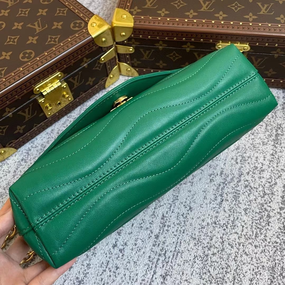 Louis Vuitton New Wave Chain 24Cm Green M58664