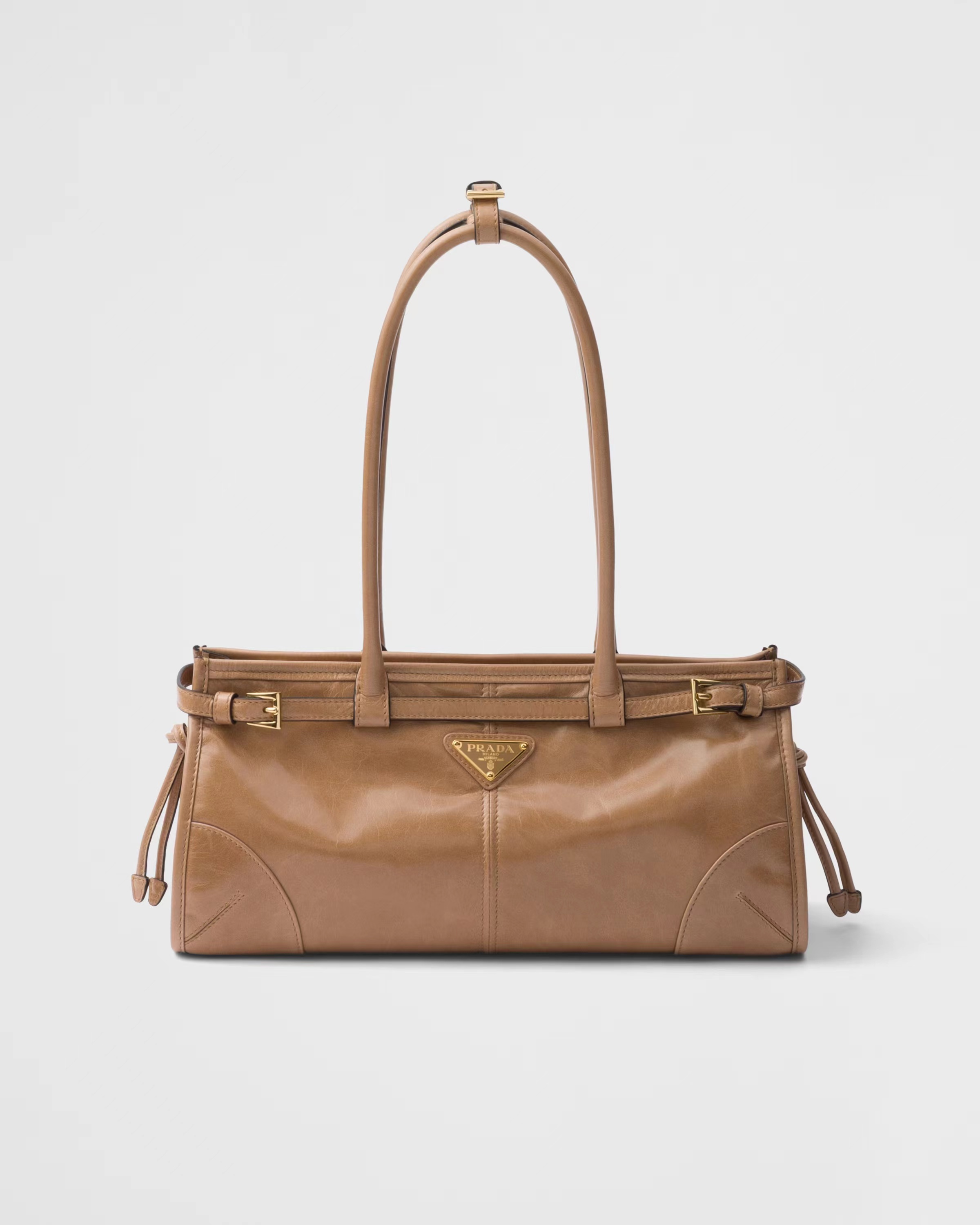 Medium leather handbag