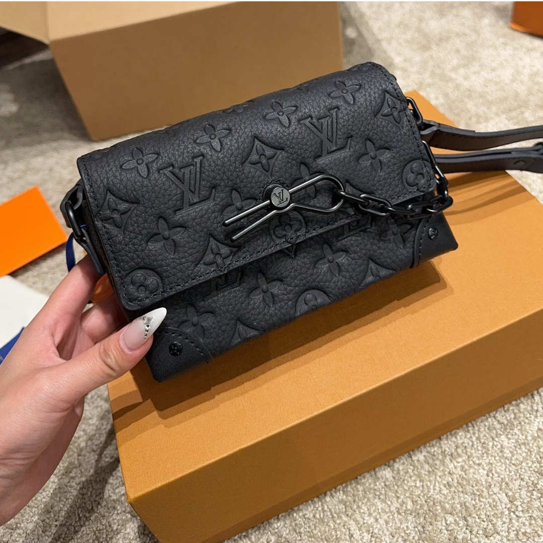 Louis Vuitton Steamer Wearable Wallet Monogram Taurillon Black 17Cm M81746