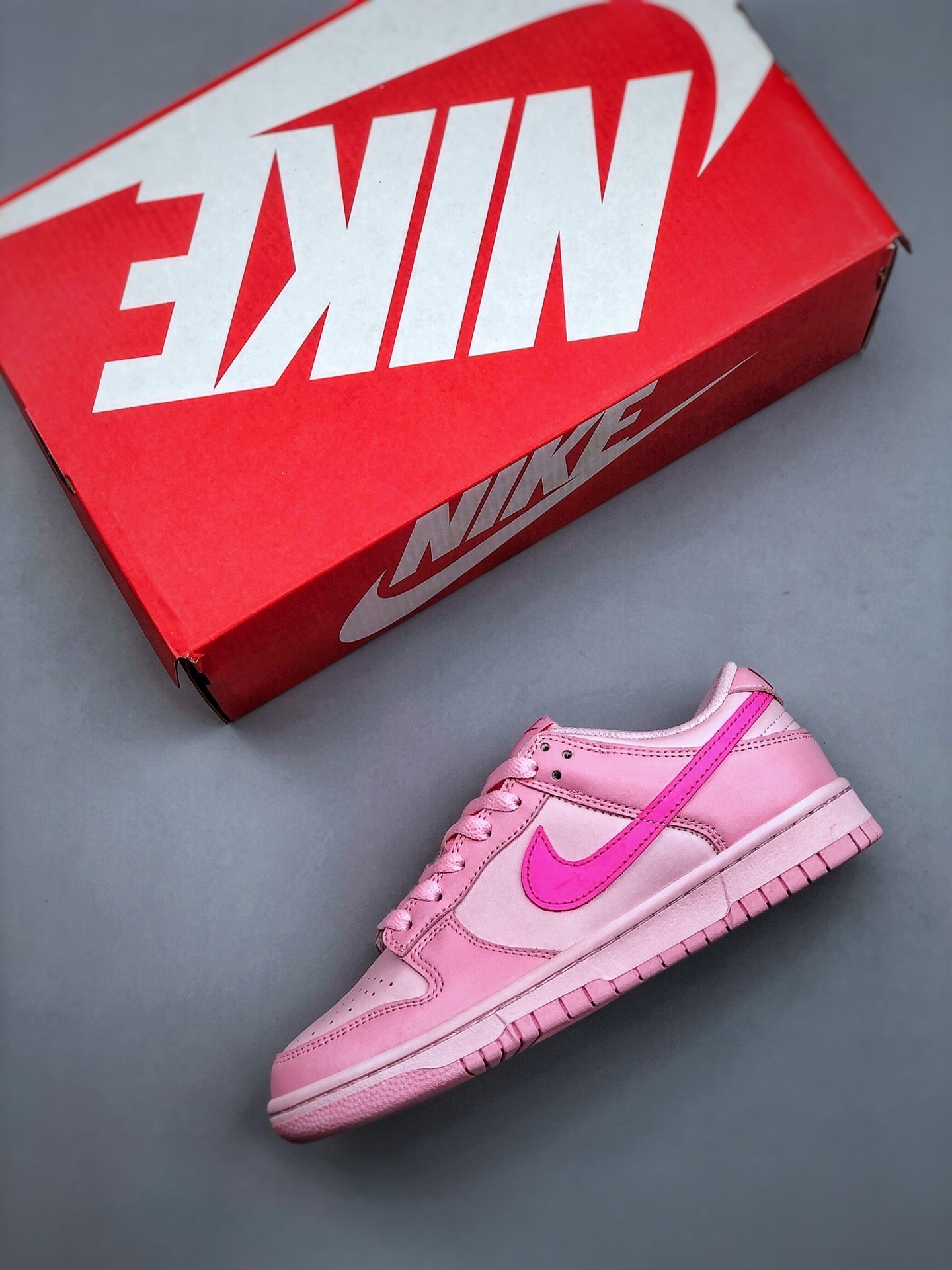 Dunk Low Triple Pink